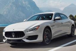 2022 Maserati Quattroporte Modena Q4 Driving in White